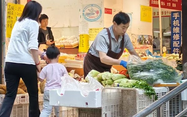家门口的菜市场方便居民日常生活博远配资。人民网记者 