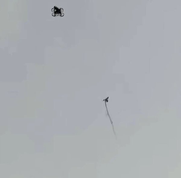 富鑫中证 演唱会突发！无人机抓了无人机